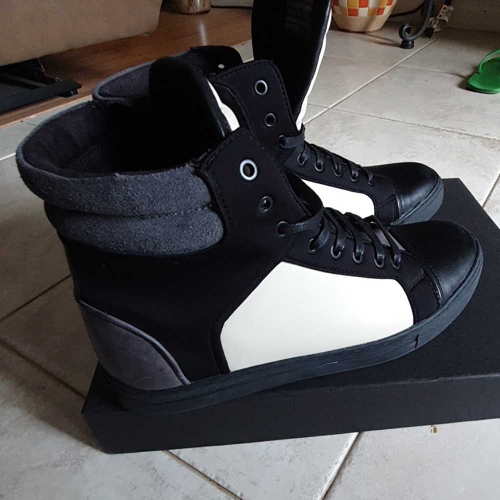 Kenneth Cole Double Header Sneakers